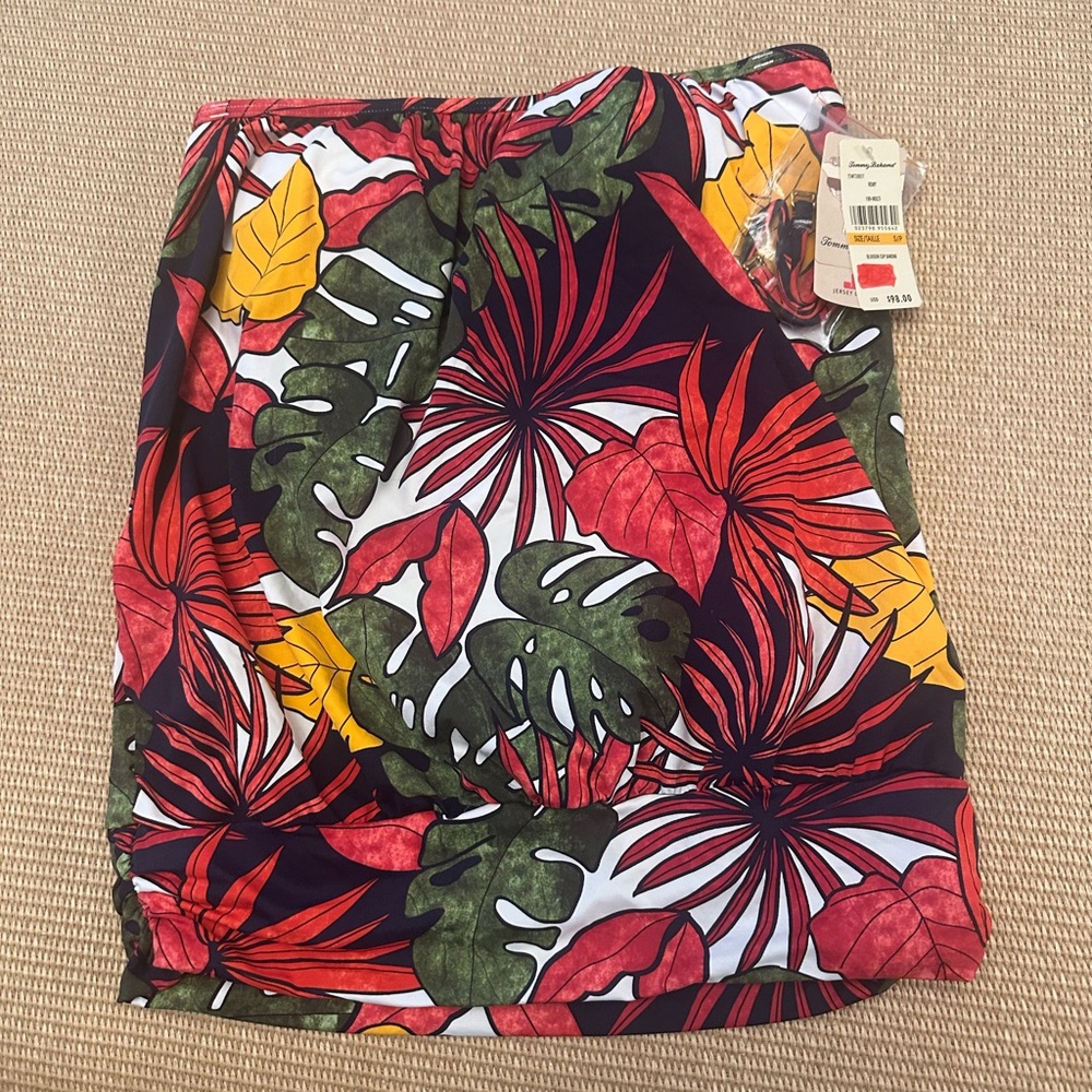 ✔️#8 BNWT Tommy Bahama Multicolor Tropical Print Remy top